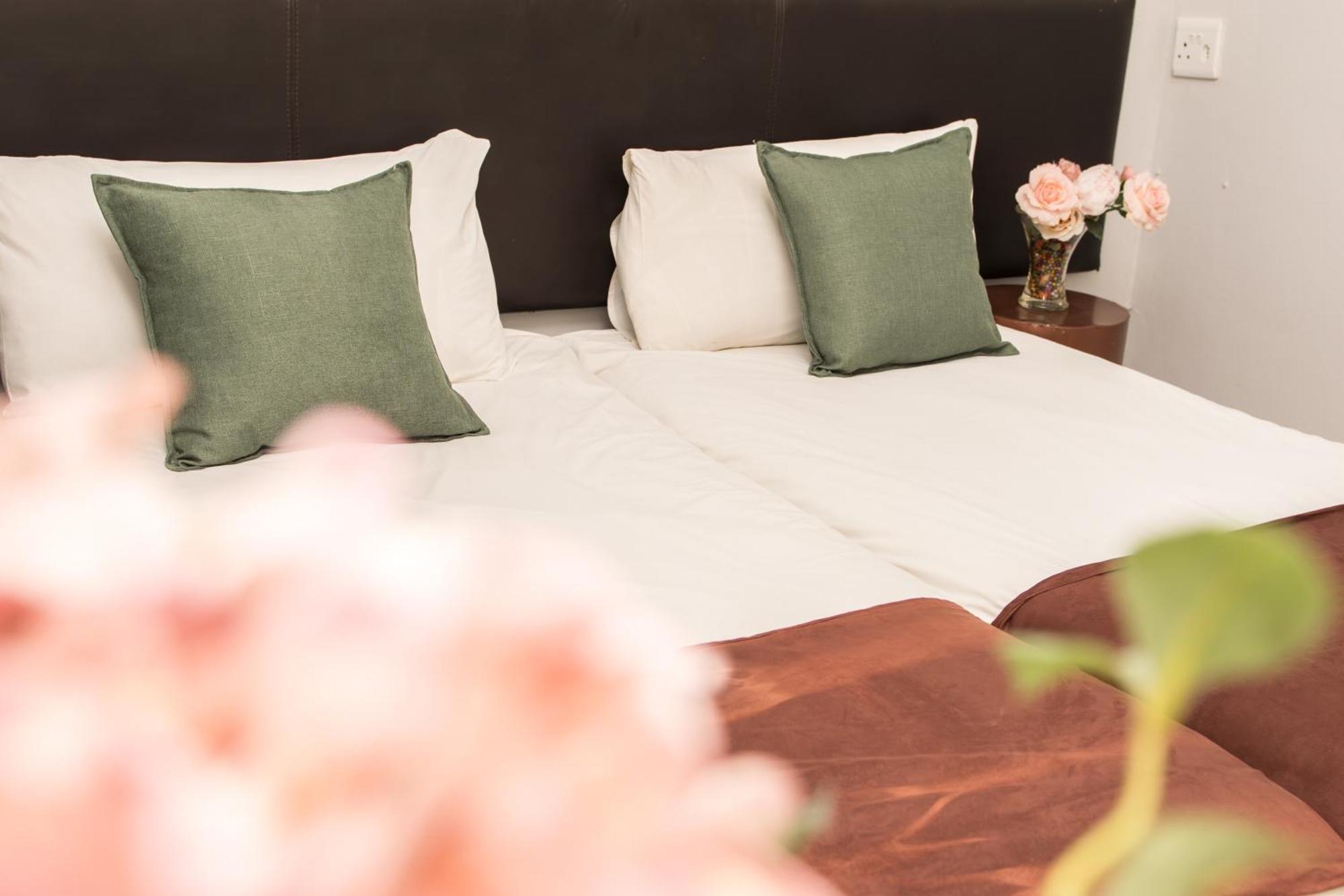 Mauya Guesthouse Kuils River Екстер'єр фото