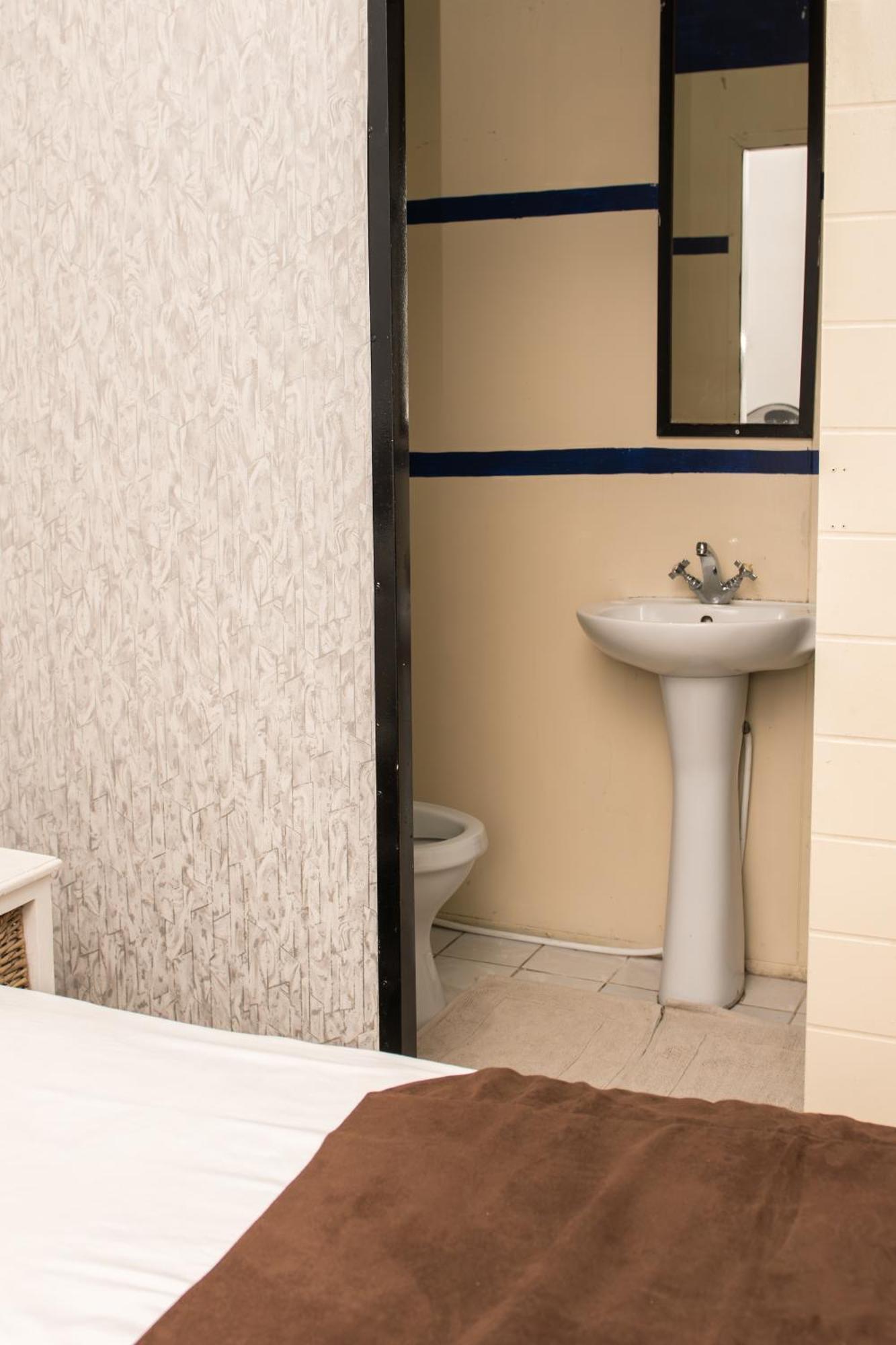 Mauya Guesthouse Kuils River Екстер'єр фото