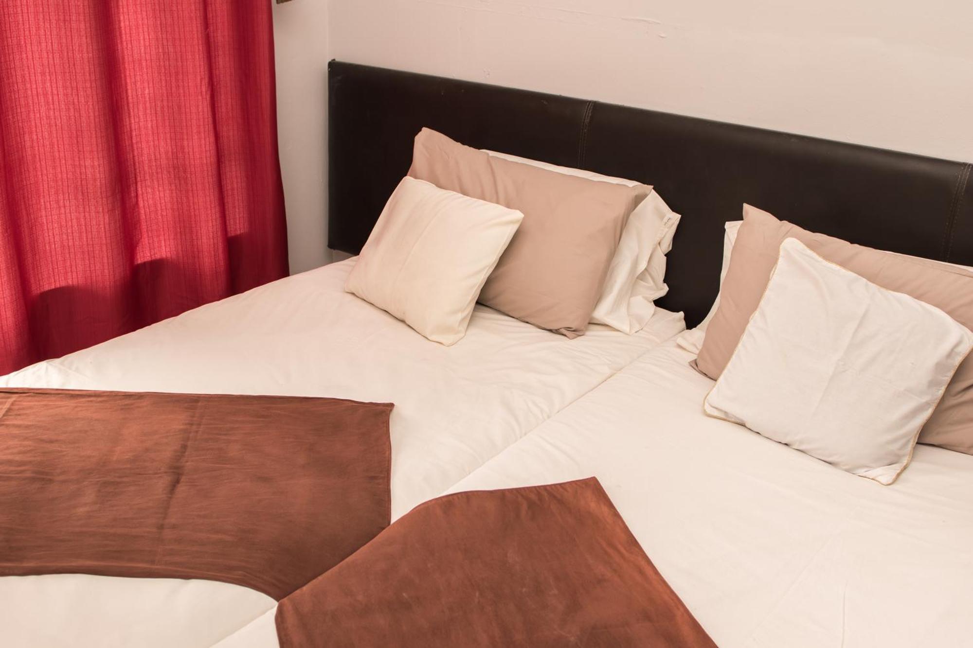 Mauya Guesthouse Kuils River Екстер'єр фото